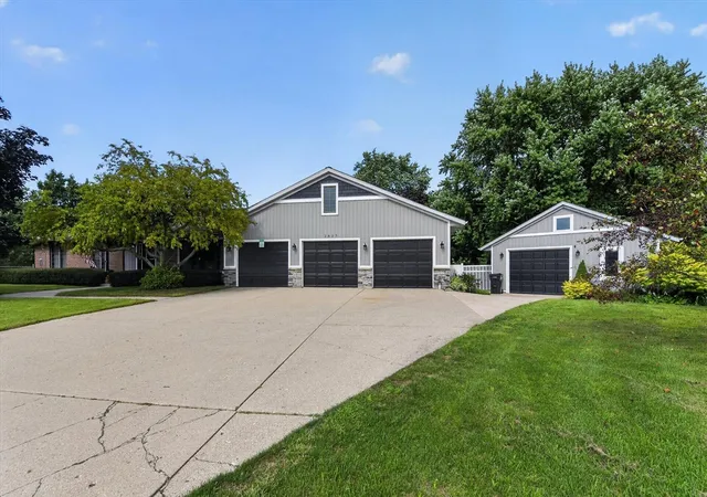 1st image of 2827 Florence Dr, Wyoming, MI 49418 | MLS# 70553443