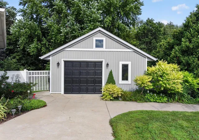 4th image of 2827 Florence Dr, Wyoming, MI 49418 | MLS# 70553443