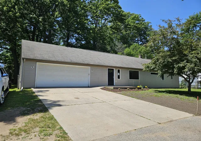 Homes for sale in Norton Shores, MI | 533 Seminole Rd, Norton Shores, MI 49444 | MLS# 70542603