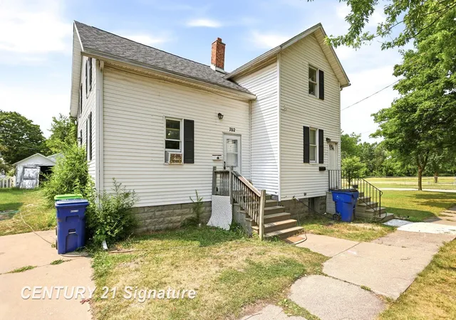 2nd image of 702 S Warner St, Bay City, MI 48706 | MLS# 50218434