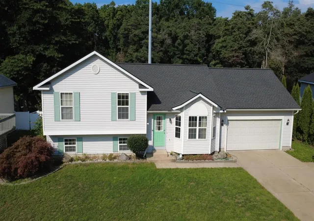 Photo 1 of Single family home for sale at 2591 W Pine Ln, Holland, MI 49424 | MLS# 70555358 | Listing updated on 2026-09-05