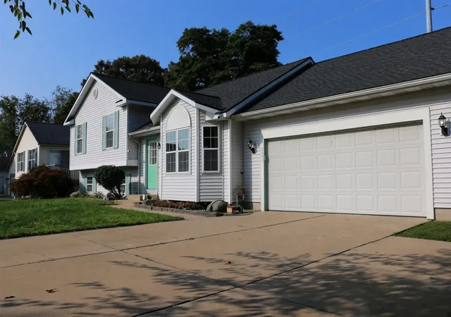 Photo 3 of Single family home for sale at 2591 W Pine Ln, Holland, MI 49424 | MLS# 70555358 | Listing updated on 2026-09-05