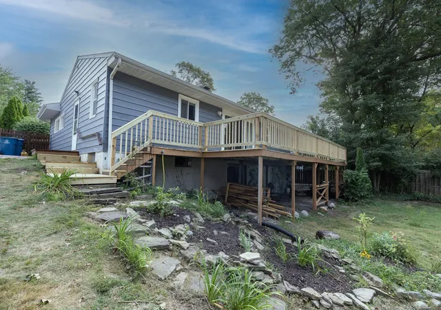 2nd image of 2909 Crestview Ave, Kalamazoo, MI 49006 | MLS# 50219168