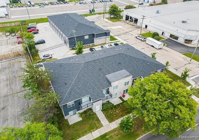 Listing Photo 3 - Condo for sale in building located at 1241 E Woodward Hts Blvd, Hazel Park, MI 48030