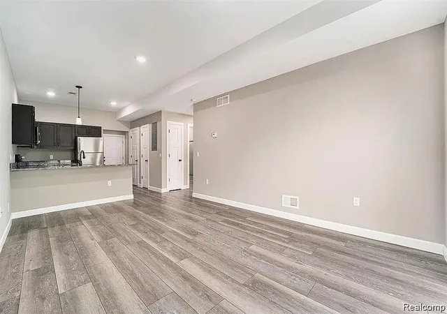 Listing Photo 5 - Condo for sale in building located at 1241 E Woodward Hts Blvd, Hazel Park, MI 48030