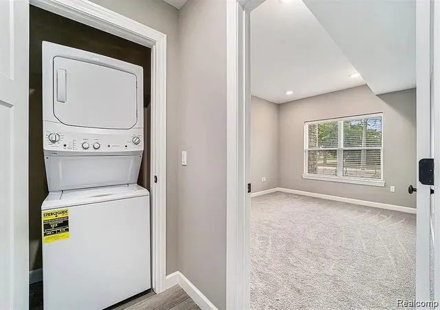 Listing Photo 2 - Condo for sale in building located at 1241 E Woodward Hts Blvd, Hazel Park, MI 48030 - Unit #