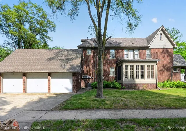 3rd image of 15105 Maplewood Ave, Eastpointe, MI 48021 | MLS# 61001808