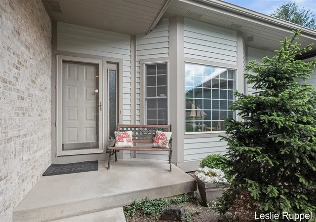 3rd image of 1712 Big Timber Ct, Grand Rapids, MI 49505 | MLS# 70541926