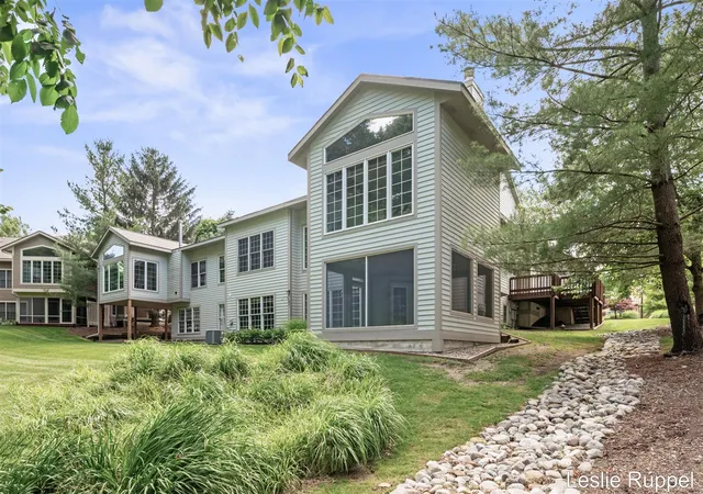 5th image of 1712 Big Timber Ct, Grand Rapids, MI 49505 | MLS# 70541926
