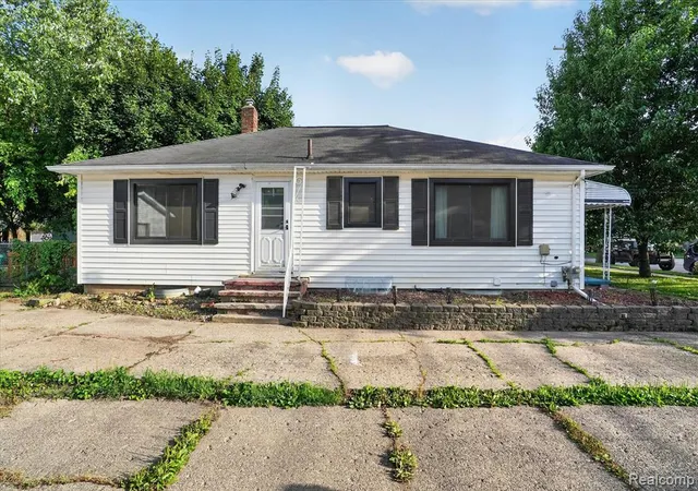 Homes for sale in Lansing, MI | 422 N Francis Ave, Lansing, MI 48912 4116 | MLS# 61007829