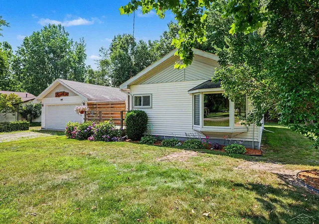 2nd image of 2554 E Ashby Rd, Midland, MI 48640 | MLS# 50217551