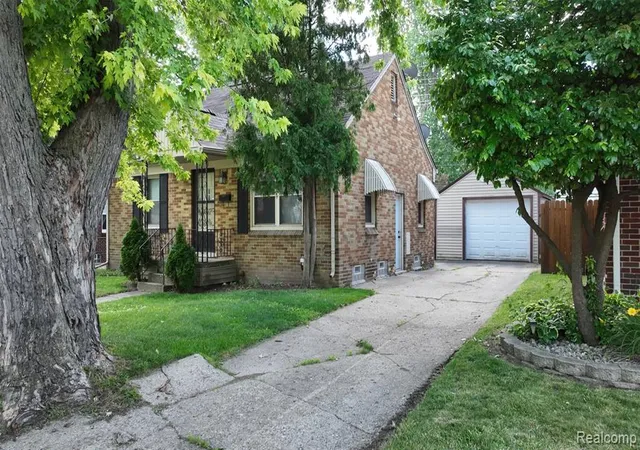 Photo 3 of Sale Pending at 1005 Voorheis St, Pontiac, MI 48341 | MLS# 61005730 | Listing updated on 2026-07-13