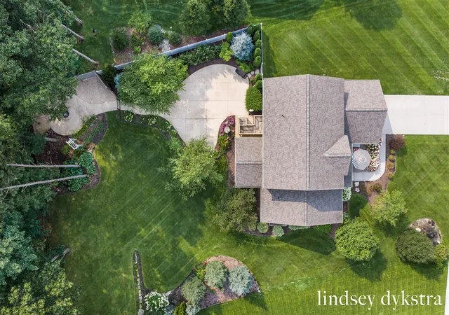 Photo 3 of Sale Pending at 4238 Oak Timbers Dr, Grand Rapids, MI 49525 | MLS# 70551772 | Listing updated on 2026-09-07