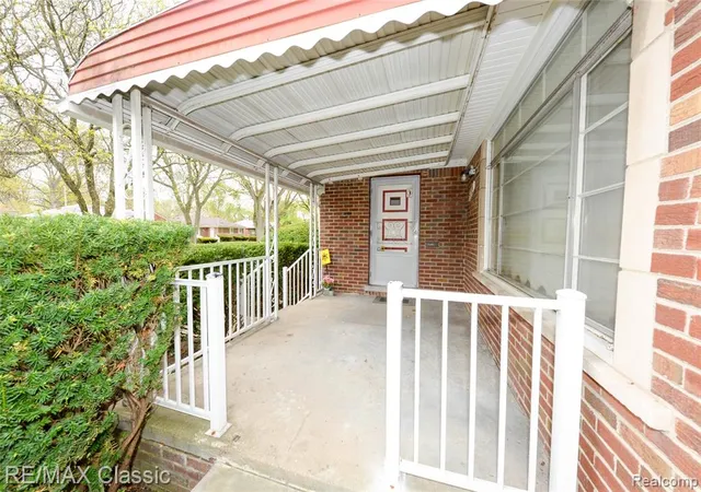 3rd image of 21961 Sussex St, Oak Park, MI 48237 | MLS# 60992665