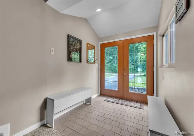 4th image of 2276 Webster Park Dr, Howell, MI 48843 7457 | MLS# 61006035