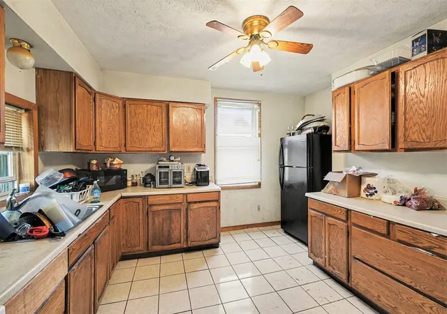 3rd image of 908 W Lapeer St, Lansing, MI 48915 | MLS# 70553340