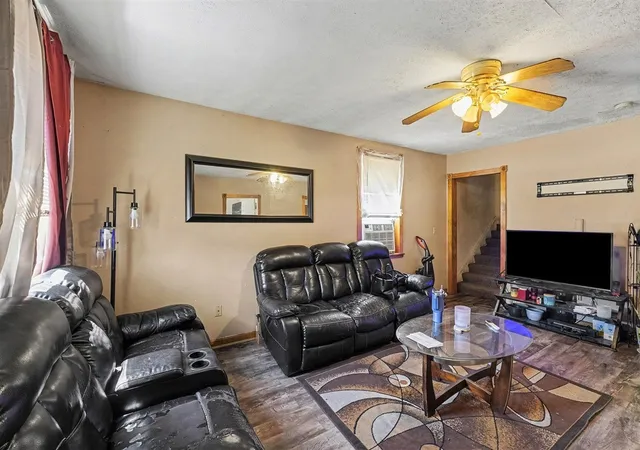 5th image of 908 W Lapeer St, Lansing, MI 48915 | MLS# 70553340