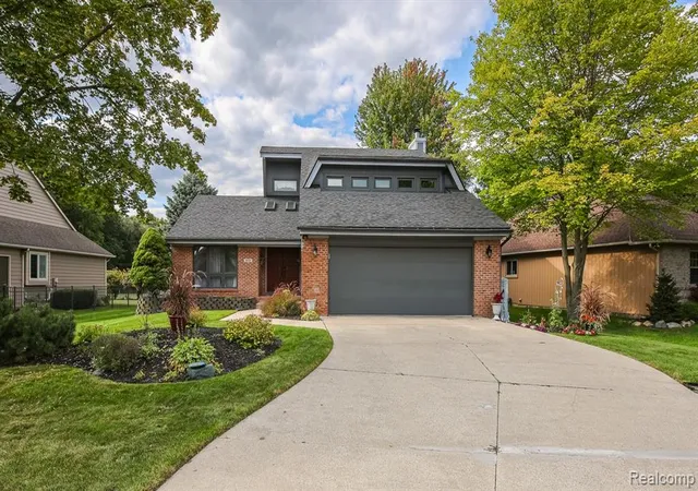 1st image of 3151 Loon Lake Shores Rd, Waterford, MI 48329 | MLS# 60939660