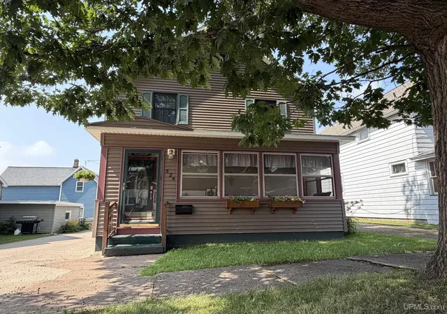 Photo 1 of Single family home for sale at 324 W Ridge St, Ishpeming, MI 49849 | MLS# 50215709 | Listing updated on 2026-08-10