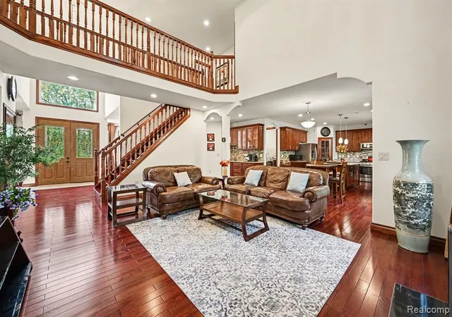Photo 4 of Sale Pending at 728 Troyvally St, Troy, MI 48098 1839 | MLS# 61024237 | Listing updated on 2026-09-10