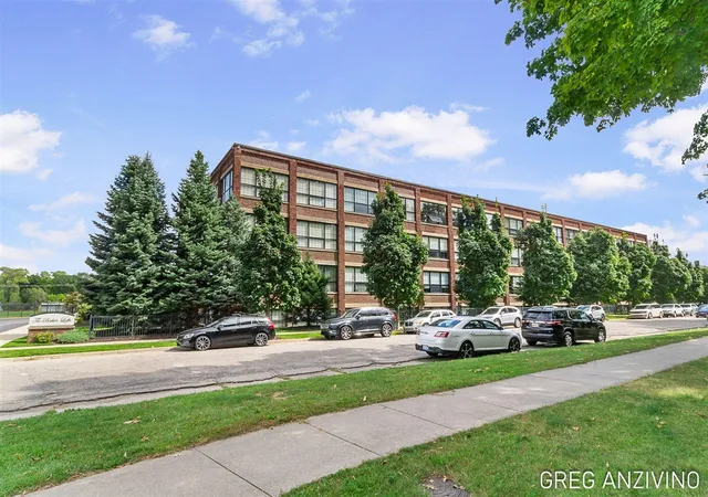 2nd image of 533 Columbia Ave #113, Holland, MI 49423 | MLS# 70539492