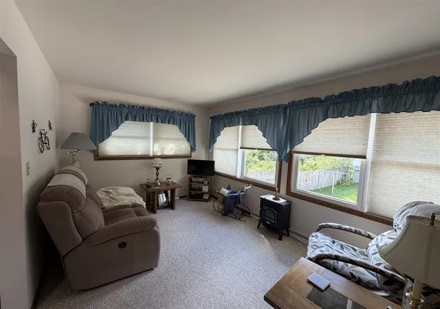 Photo 4 of Sale Pending at 516 E Savidge St, Spring Lake, MI 49456 | MLS# 70555406 | Listing updated on 2026-09-09