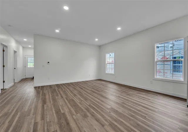Photo 4 of Single family home for sale at 2301 Oxford St, Kalamazoo, MI 49004 | MLS# 70543557 | Listing updated on 2026-08-31