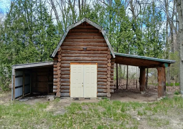 3rd image of 2649 E Fox Dr, Grant, MI 49327 | MLS# 70539250