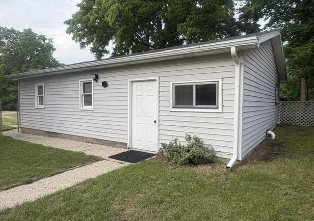 Homes for sale in Newaygo, MI | 202 S Clay St, Newaygo, MI 49337 | MLS# 70541361