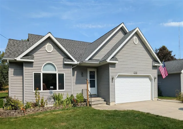 1st image of 752 Pasadena Dr, Owosso, MI 48867 | MLS# 70496405