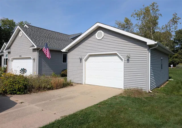 3rd image of 752 Pasadena Dr, Owosso, MI 48867 | MLS# 70496405