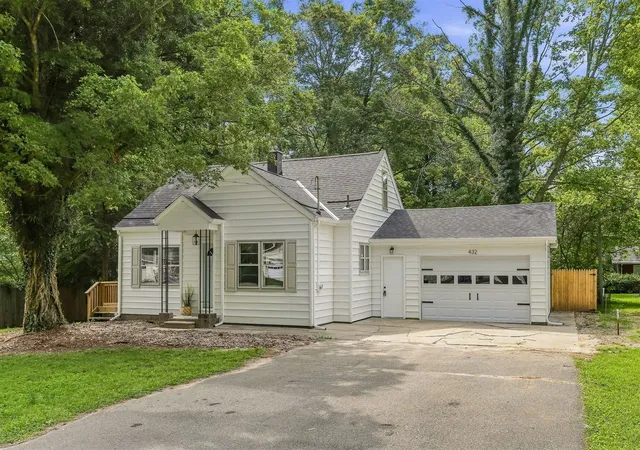 Photo 2 of Sale Pending at 432 E Baldwin Ave, Watervliet, MI 49098 | MLS# 70555126 | Listing updated on 2026-08-30
