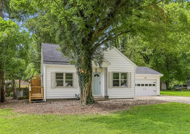 Photo 3 of Sale Pending at 432 E Baldwin Ave, Watervliet, MI 49098 | MLS# 70555126 | Listing updated on 2026-08-30