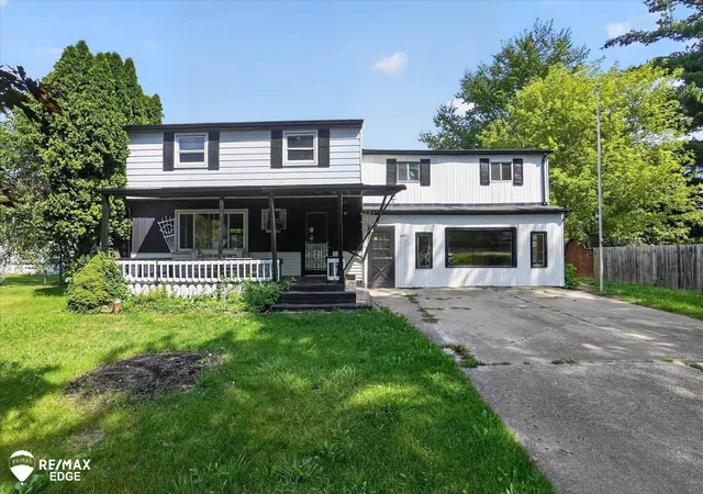 Photo 3 of Single family home for sale at 4501 Esta Dr, Flint, MI 48506 | MLS# 50220022 | Listing updated on 2026-08-27