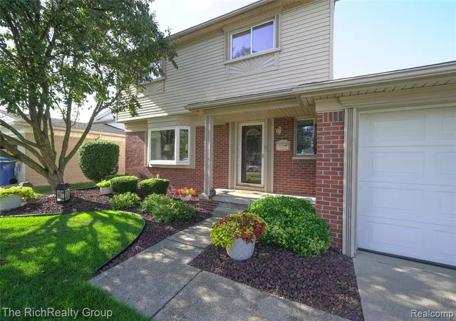 Photo 2 of Sale Pending at 27328 Lawrence Dr, Dearborn Heights, MI 48127 | MLS# 61020636 | Listing updated on 2026-08-30