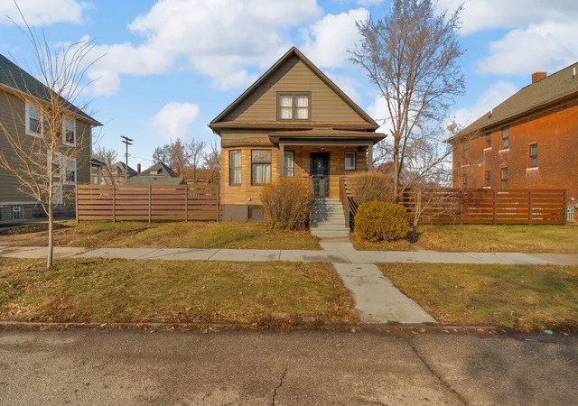 2nd image of 816 W Philadelphia St, Detroit, MI 48202 | MLS# 70510078