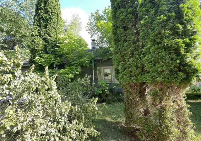 Photo 2 of Sale Pending at 15723 Park Lake Rd, East Lansing, MI 48823 | MLS# 70549698 | Listing updated on 2026-08-11