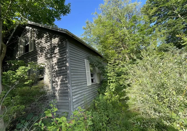 Photo 3 of Sale Pending at 15723 Park Lake Rd, East Lansing, MI 48823 | MLS# 70549698 | Listing updated on 2026-08-11