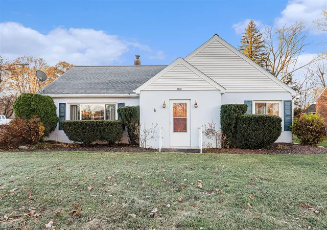 1st image of 1701 W Washington Ave, Jackson, MI 49203 | MLS# 70506123