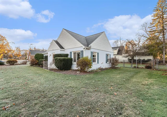 3rd image of 1701 W Washington Ave, Jackson, MI 49203 | MLS# 70506123