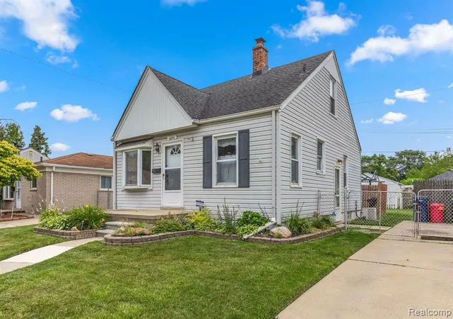 Photo 2 of Sale Pending at 1051 Capitol Ave, Lincoln Park, MI 48146 | MLS# 60325129 | Listing updated on 2025-06-20