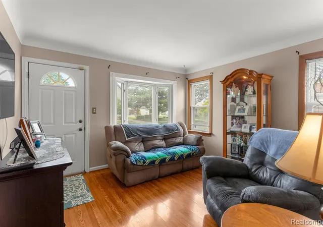 Photo 3 of Sale Pending at 1051 Capitol Ave, Lincoln Park, MI 48146 | MLS# 60325129 | Listing updated on 2025-06-20