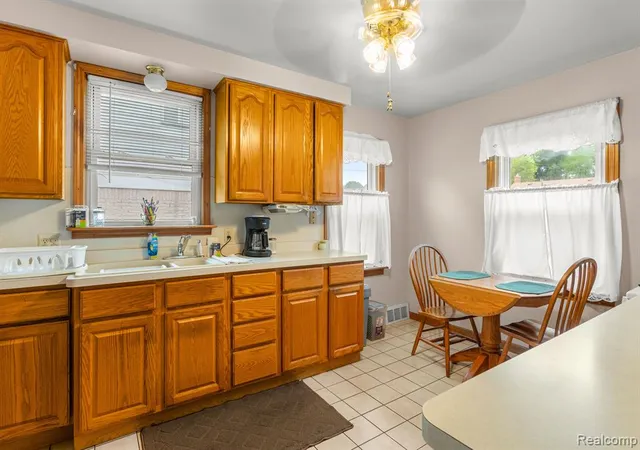 Photo 4 of Sale Pending at 1051 Capitol Ave, Lincoln Park, MI 48146 | MLS# 60325129 | Listing updated on 2025-06-20