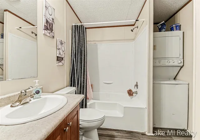 Homes for sale in Grand Rapids, MI | 224 S Kenbrook St, Grand Rapids, MI 49548 | MLS# 70521978