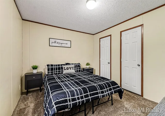Homes for sale in Grand Rapids, MI | 224 S Kenbrook St, Grand Rapids, MI 49548 | MLS# 70521978