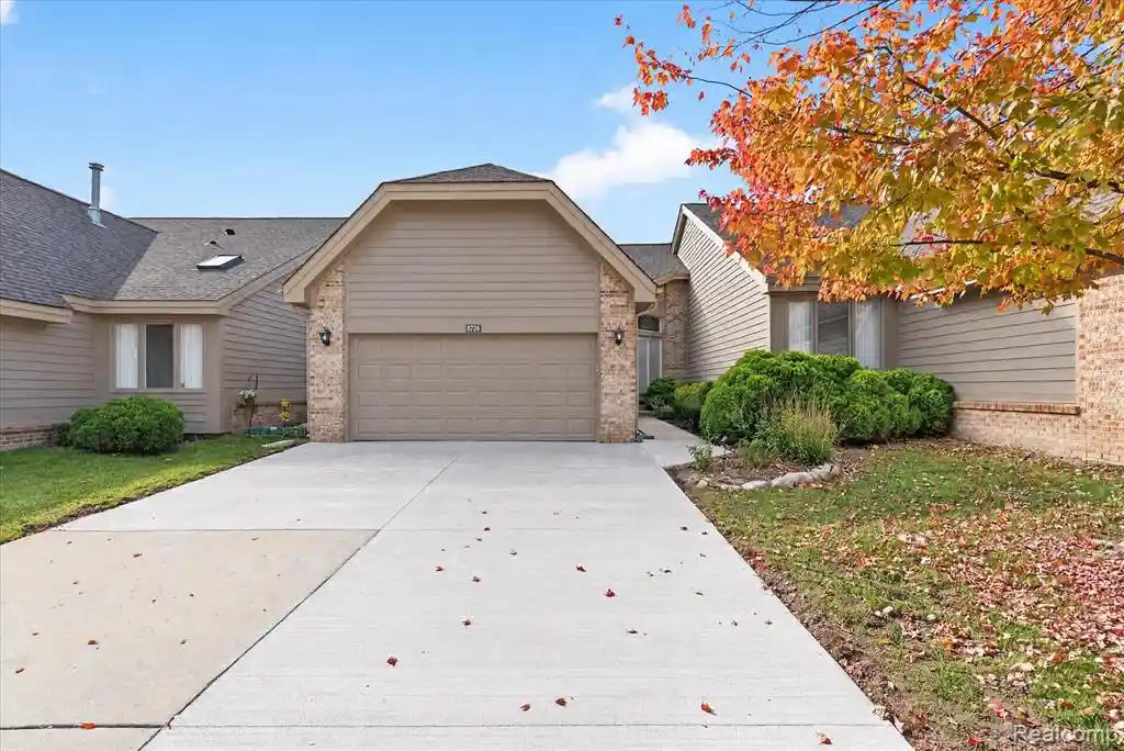 Condo for sale at 30255 N Meadowridge, Farmington Hills, MI 48334 | MLS# 61040970
