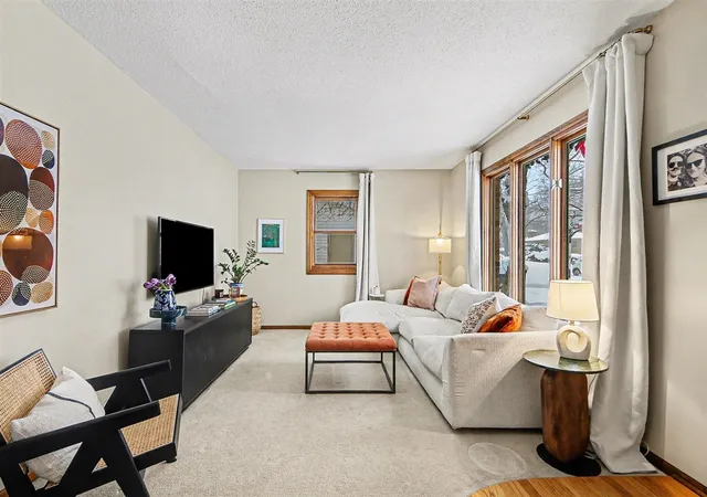 3rd image of 700 Oakhurst Ave, Grand Rapids, MI 49504 | MLS# 70512416