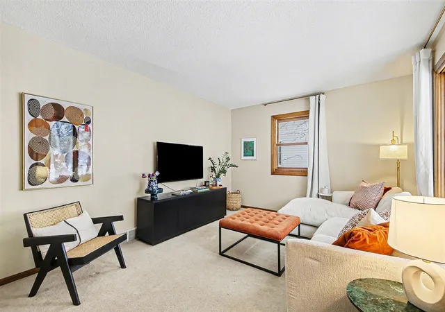 4th image of 700 Oakhurst Ave, Grand Rapids, MI 49504 | MLS# 70512416