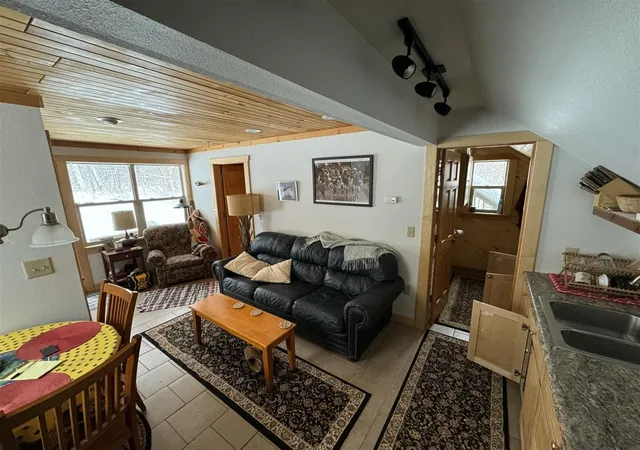 2nd image of 74129 8th Ave, South Haven, MI 49090 | MLS# 70520765