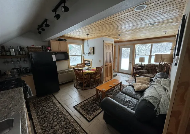 3rd image of 74129 8Th Ave, South Haven, MI 49090 | MLS# 70520765